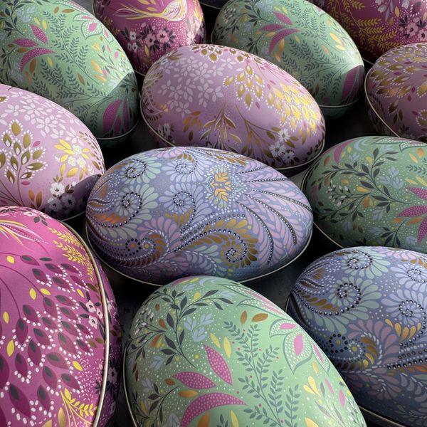 Hovedbilde PÅSKEEGG – Metall – Sara Miller