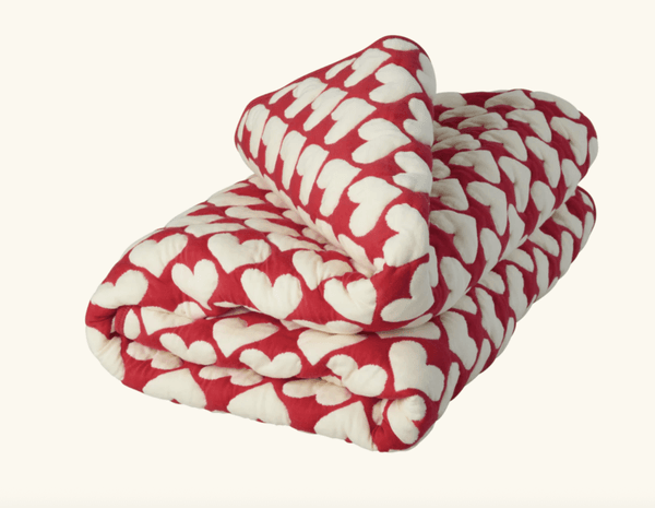 Hovedbilde QUILT TEPPE – Røde hjerter – Rice