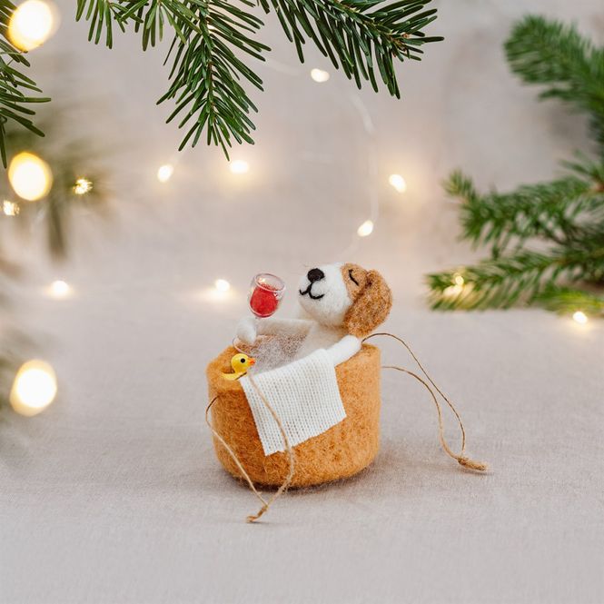Hovedbilde JULETREPYNT – Hund i badekar – Sass & Belle