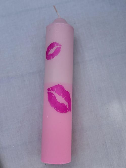 Hovedbilde STORT HÅNDLAGET KUBBELYS – Kyss – Rosa – ...