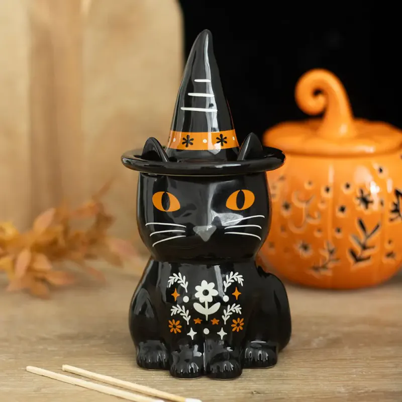 OLJEBRENNER – Svart katt med heksehatt – Something Different