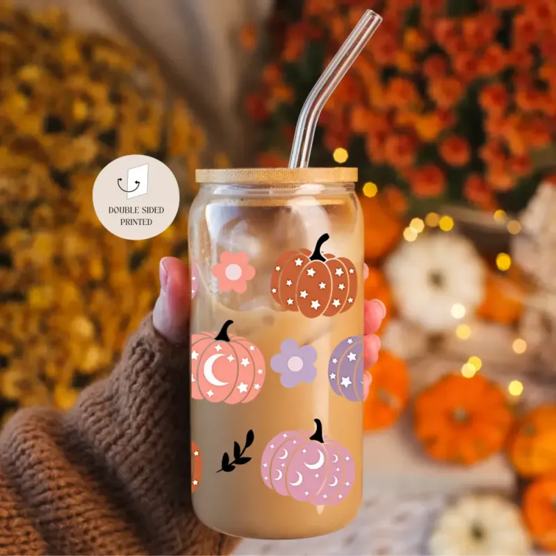 DRIKKEGLASS MED LOKK OG SUGERØR – Pumpkins with Moons – The Cute Cloud