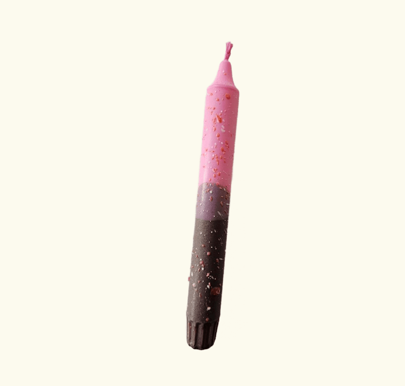 HÅNDLAGET STEARINLYS – Rosa & brun konfetti – Mrs. Miccio