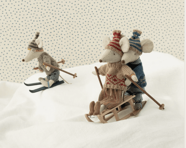 Hovedbilde KJELKE TIL MUSENE – Tre – Maileg