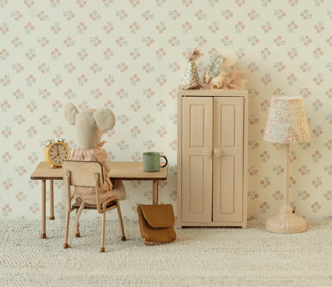 Hovedbilde KLESKAP TIL MUSENE – Lys rosa med kleshengere – ...