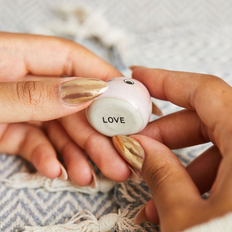 LITEN LYKKEFIGUR – Positivity Pebble – Love – Sass & Belle