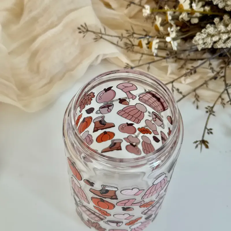 DRIKKEGLASS MED LOKK OG SUGERØR – Cozy Autumn Vibes Pumpkins & Knits – The Cute Cloud