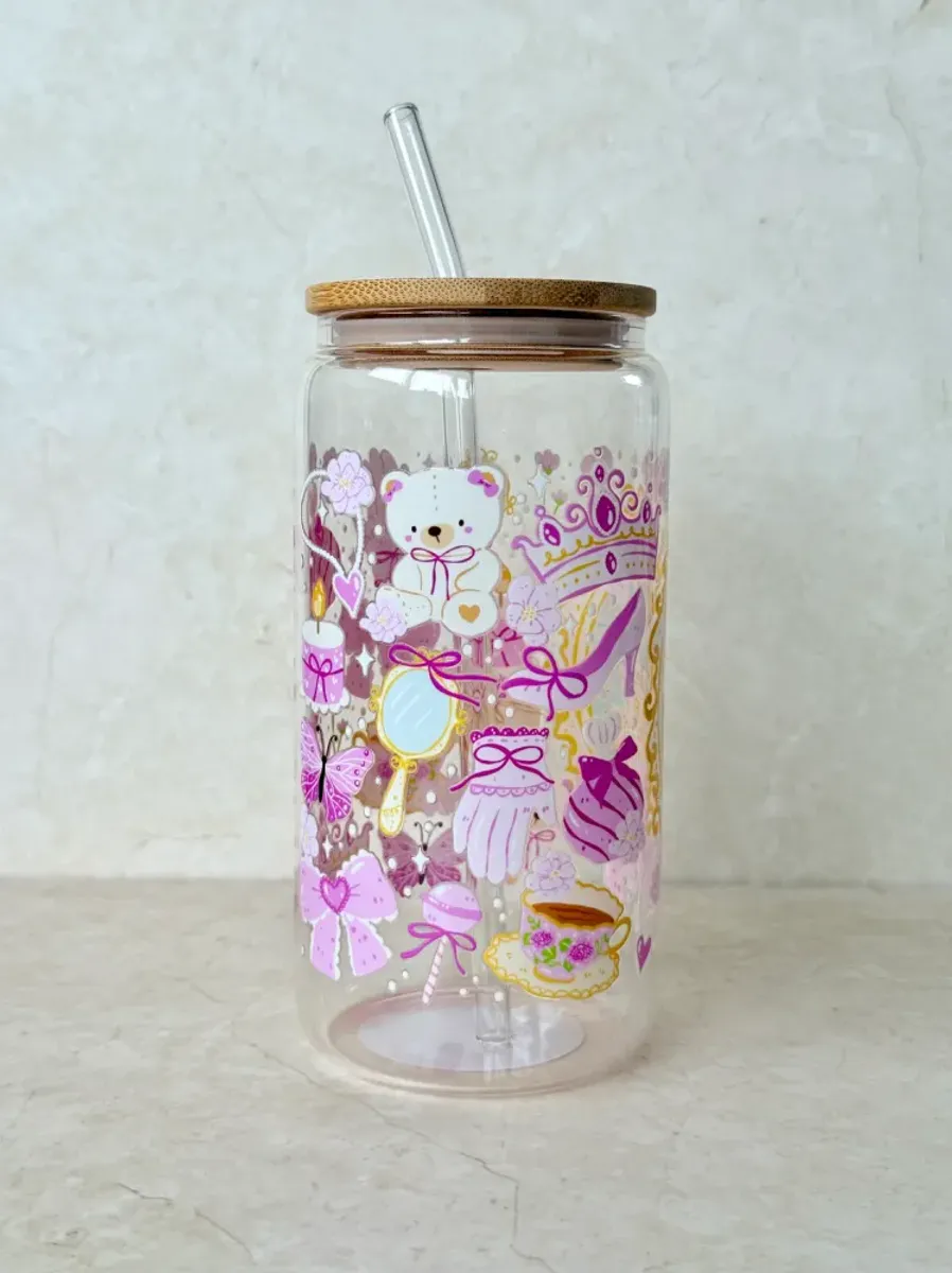 DRIKKEGLASS MED LOKK OG SUGERØR – Prinsesseslott – The Cute Cloud